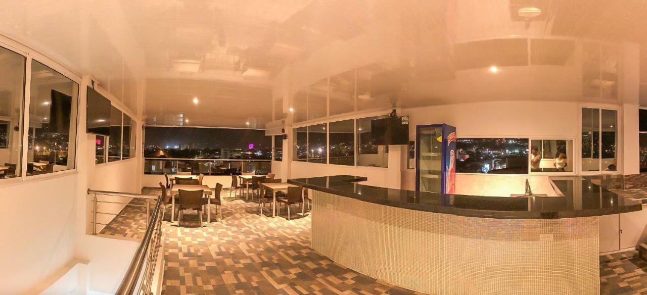 Hotel Giron Plaza Εξωτερικό φωτογραφία